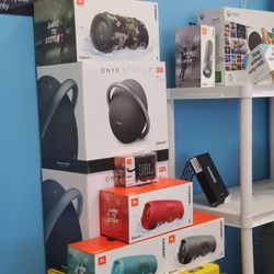 Harman Kardon Onyx Studio 7 Bluetooth Speaker Brand New - $1 DOWN TODAY, NO CREDIT NEEDED