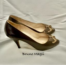Women’s Designer Shoes & Boots- (Ferragamo, Weitzman, Magli, Brighton etc)