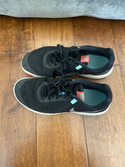 Women’s size 7 Nike’s