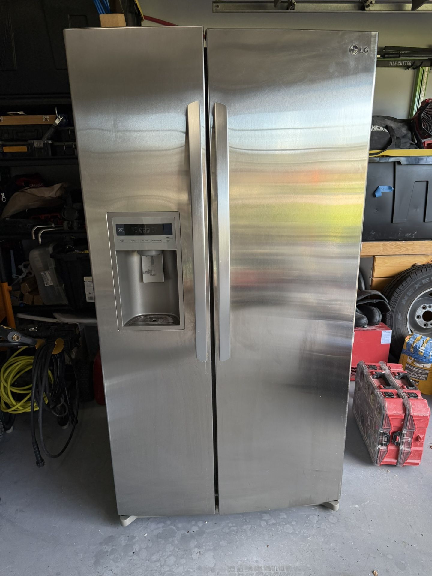 LG dual refrigerator/freezer