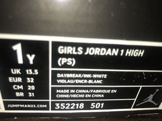 Girls jays never been used brand new been setting in closet for about 5 yrs so u can’t get this no more like that come get them for your Lil girl ...