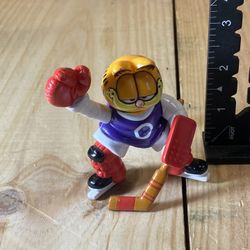 1999 Paws Garfield Ice Hockey 3 1/4 Figurine Dairy Queen Kids Meal Toy