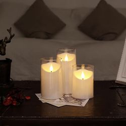 Elegant flameless candles. Set of 3. Color: white