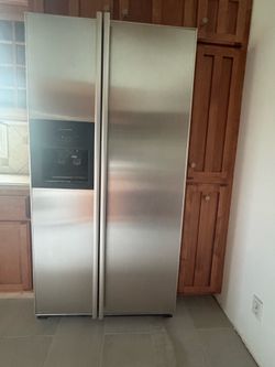 Frigidaire Kitchen Aide side by side
