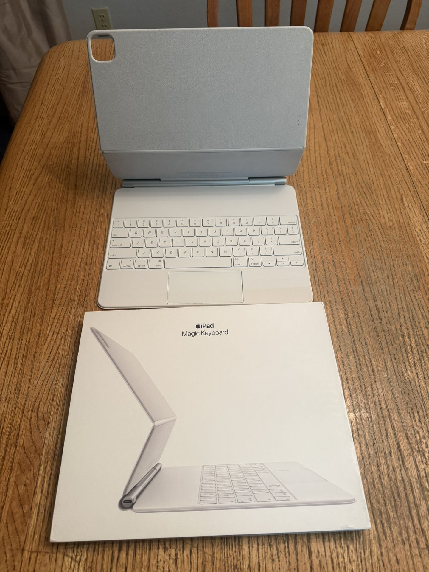 Like New Apple iPad Magic Keyboard 12.9