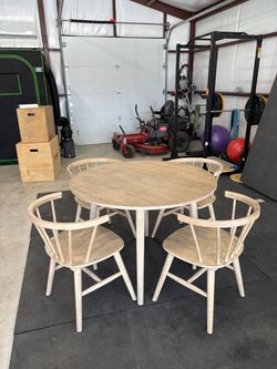 Round Dining Table with 4 Chairs