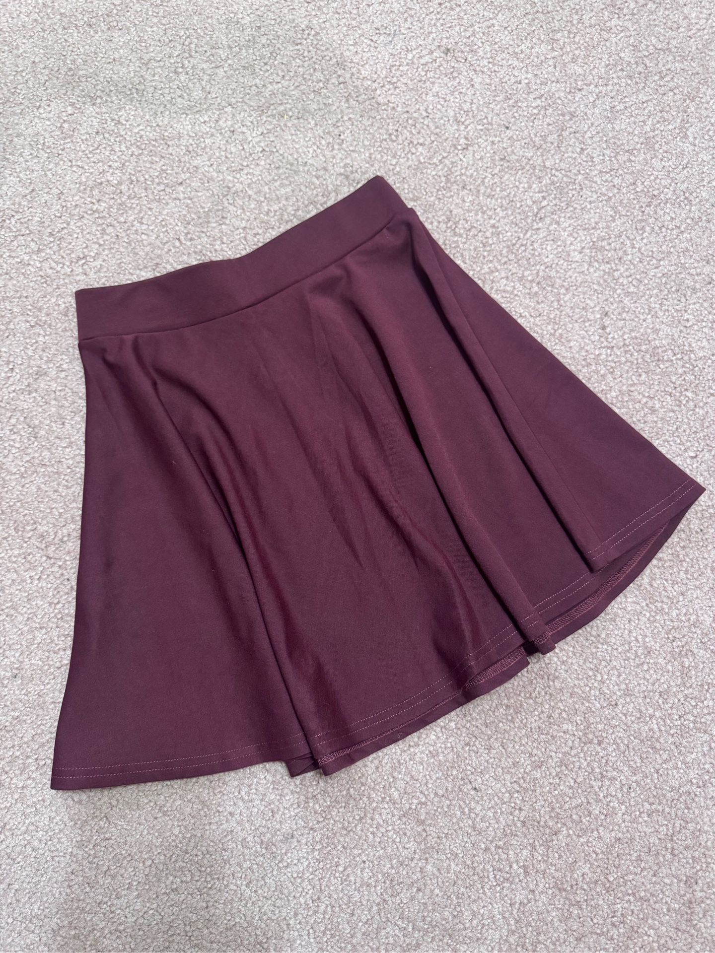 New Small Burgundy Red Short Stretchy Skirt