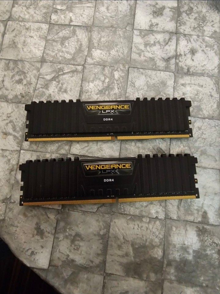 Corsair Vengeance LPX 16gb DDR4 ram 3000mhz