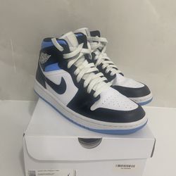 Air Jordan 1 Mid “University Blue” – Excellent Condition (Women’s 10.5 / Men’s 9)