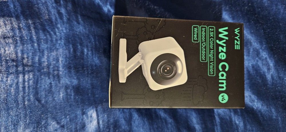 WYZE CAM V4 