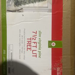 7.5’ Artificial Christmas Tree