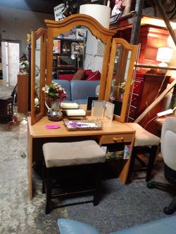 Gorgeous Large Tri-Fold Oak Vanity Mirror w/o Desk