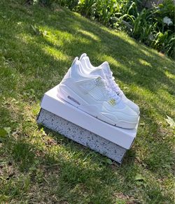 Jordan 4 size 11 men brand new never worn