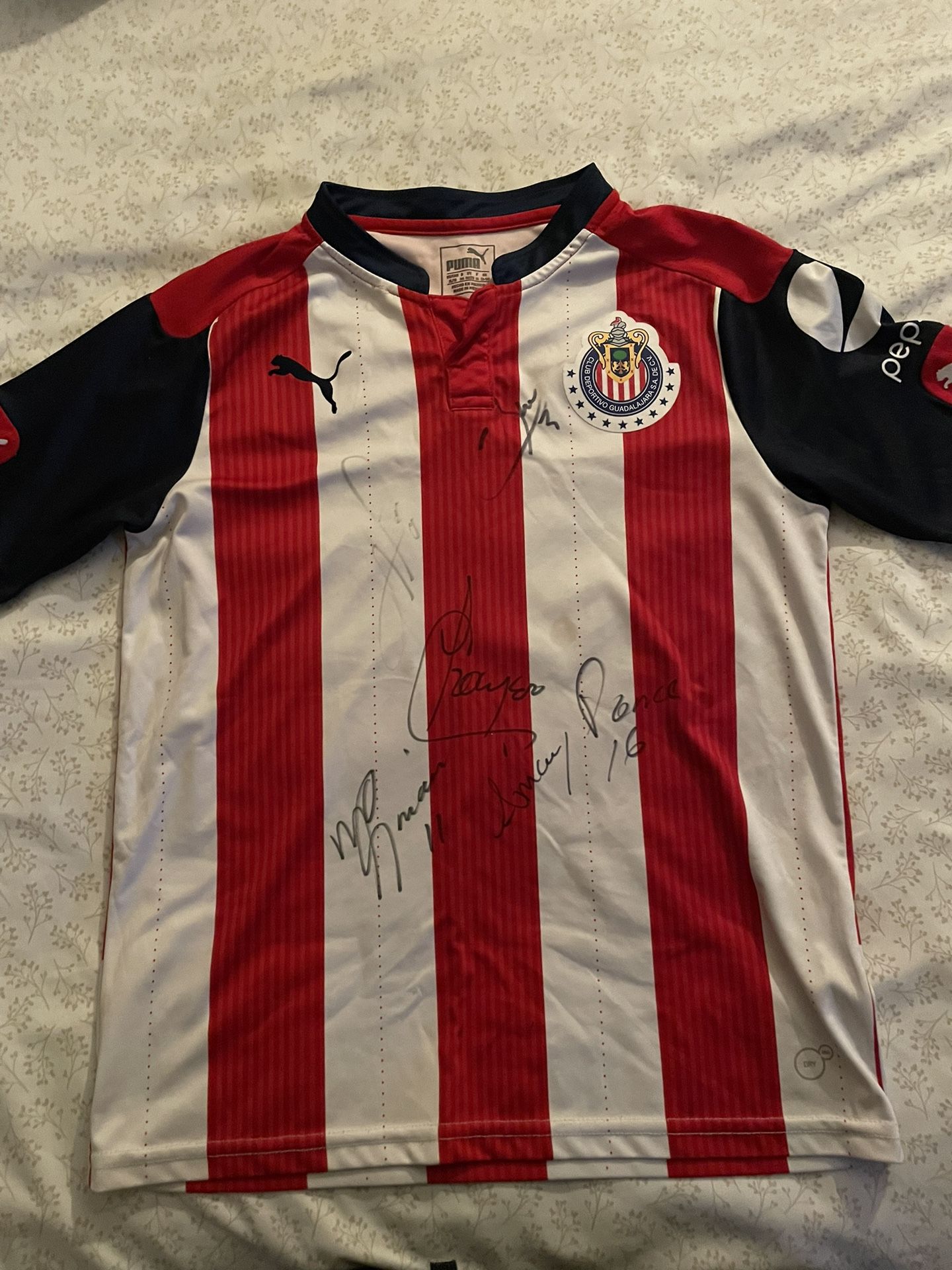 Chivas Signed Jersey Size: Youth Large 