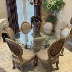 Elegant Glass Dining Table with 6 Chairs – Like New