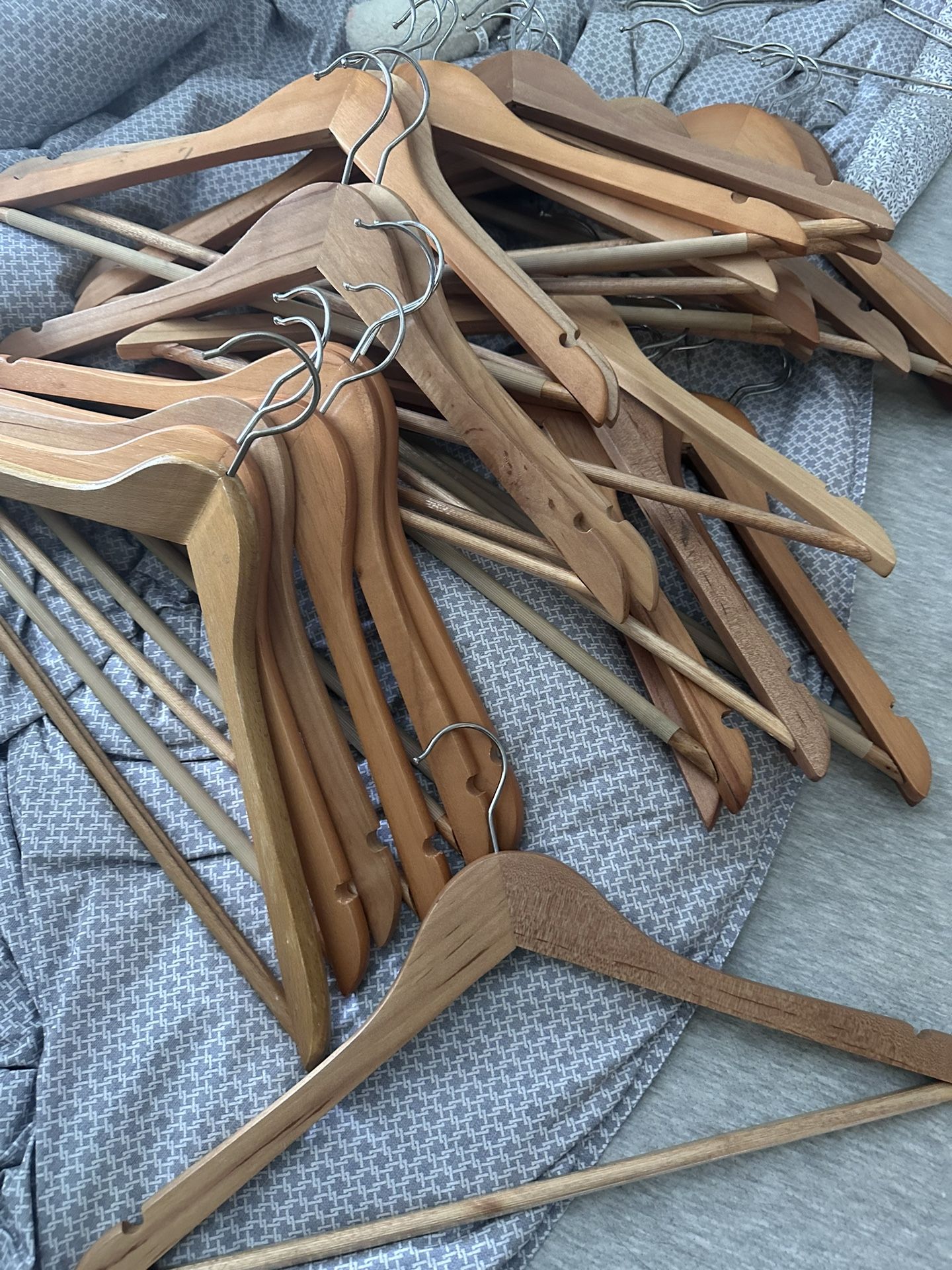 40 Packs Of Wooden Clothe Hangers