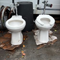 Sloan Commercial Toilets With Flushometer Valves