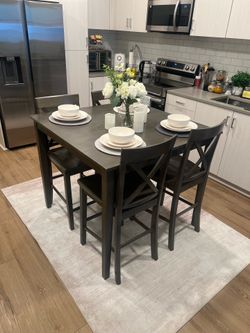 5 piece wood dining table (New)