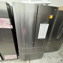LG NEW REFRIGERATOR WITH INTERIOR WATER AND ICE DISPENSER