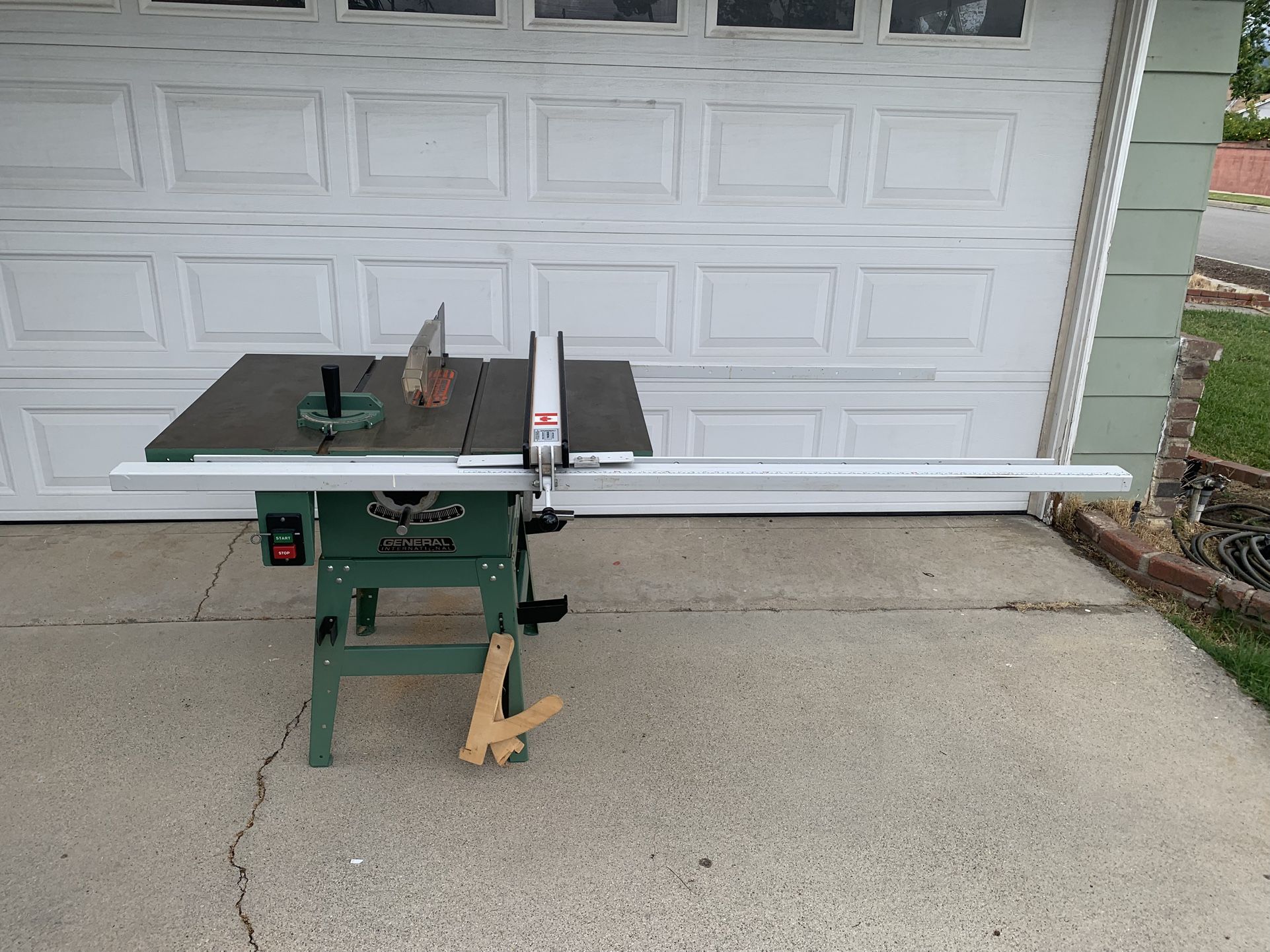 General International 10” Table Saw