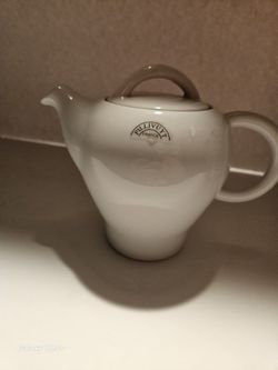 Pillivuyt  Porcelain White Ceramic PORCELAIN Tea Pot made in France new.