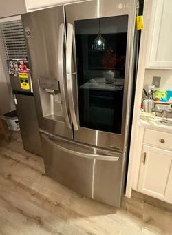 Refrigerator with instaview