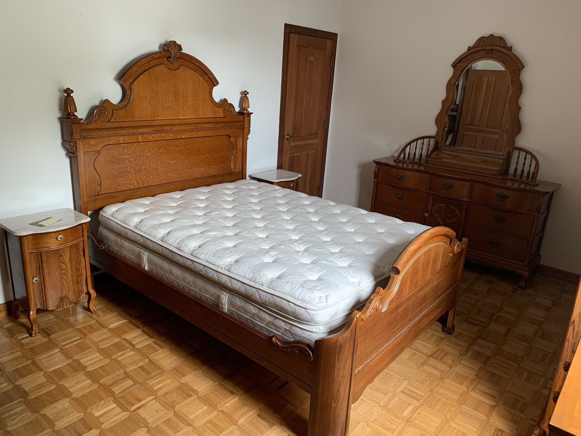 Vintage Victorian Lexington Complete Bedroom Set