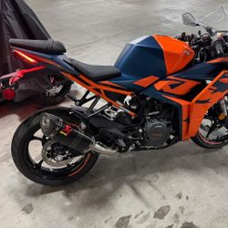 2023 KTM RC 390 with Akrapovič Exhaust