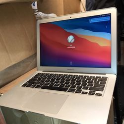 MacBook Air, 13”intel i7 , 256GB /8GB RAM all MacOS Big Sur with charger / 189$ firm price 