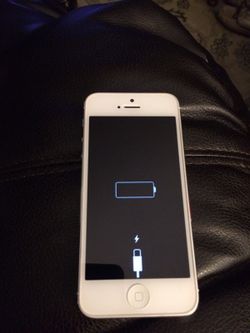 iPhone 5 16GB White ATT Smart Phone