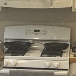 Gas stove and microwave for sale