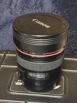 Canon 14mm F2.8 Lens (READ DESCRIPTION)