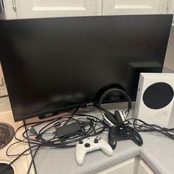 Monitor, Xbox, 2 Controllers, Headset 