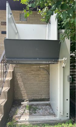 Bruno Wheelchair Vertical Platform Life (750 lb Capacity)- Fully Functional