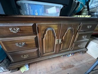 Solid wood Dresser and night stand set $250 OBO
