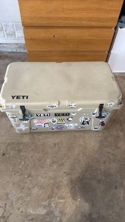 YETI Tundra Hard Cooler Tan