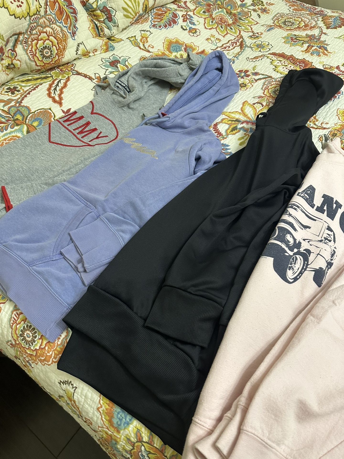 Sweaters For Women’s ( 8 Pieces)