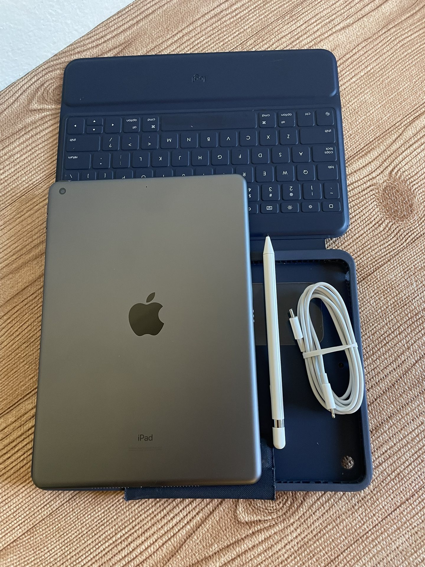 Apple iPad 7th Generation 128GB With Logitech Keyboard and Pencil