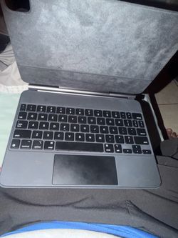 iPad Air 11 inch Apple keyboard