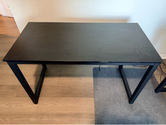 Black Desk