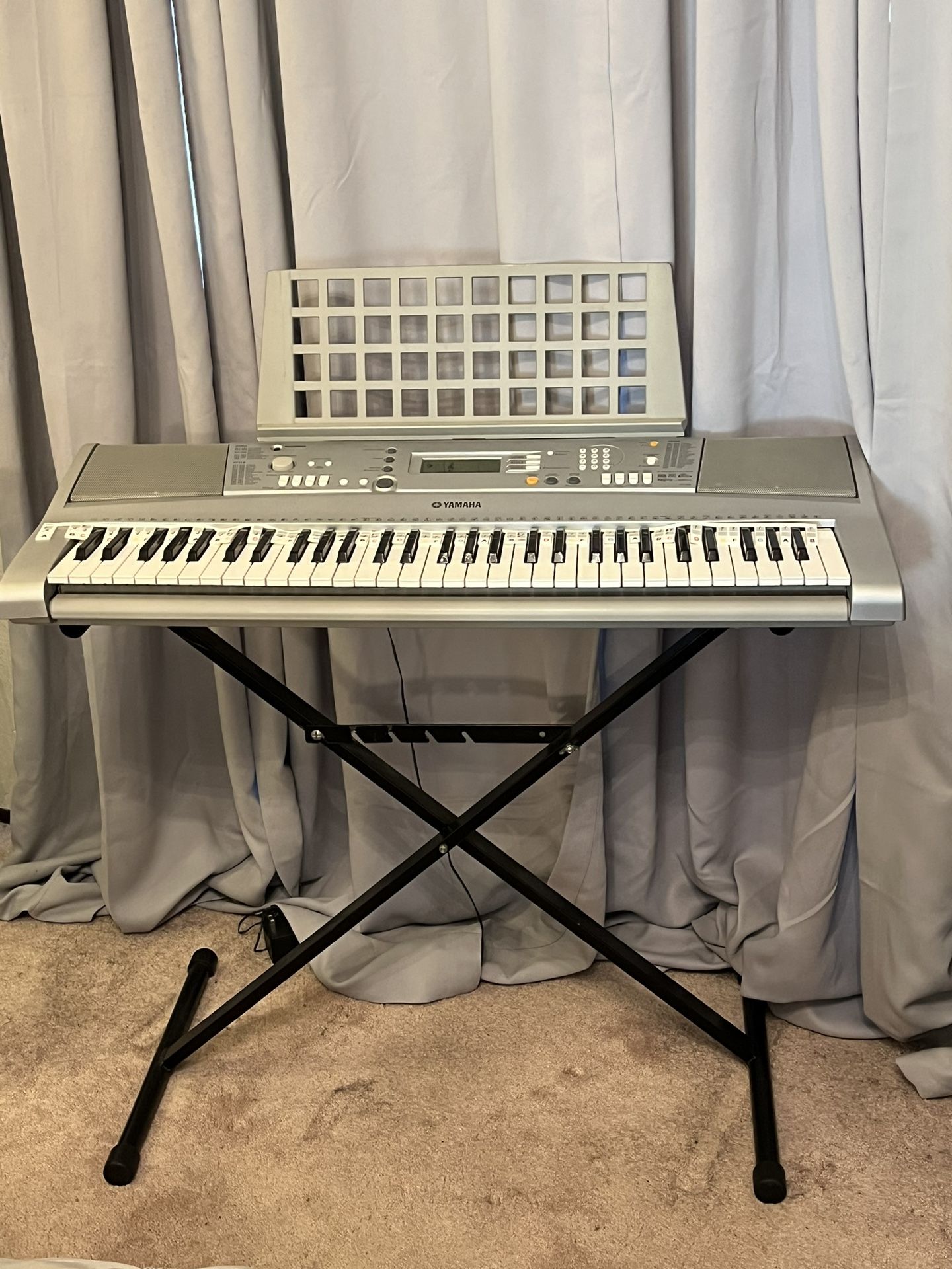 YAMAHA KEYBOARD - WORKS! THERE’S CORD FOR PLUGGING IN OR  BY BATTERY! Fun! P/U ONLY SF BAY AREA!