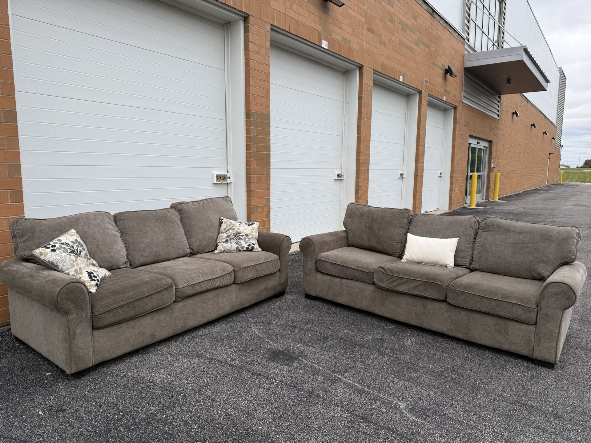 Matching Sofa Set – 2 Couches ***Free Curbside Delivery***