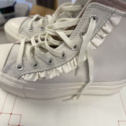 Converse Leather  Size 6