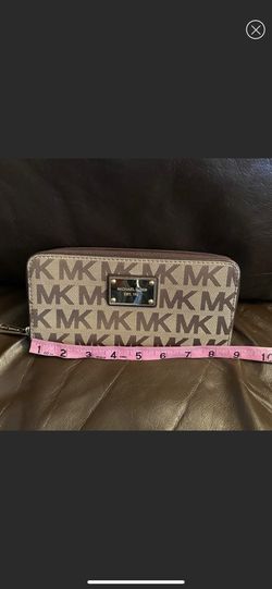 $7 brown wallet for Sale in Queens, NY - OfferUp