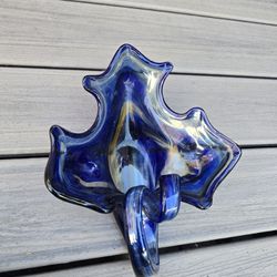 Flower Vase Vintage Art Glass Swan Large Hand Blown Sooner Style Cobalt Blue Swirl Bowl
9" x 12" x 7"h 
San Jose 95121 area