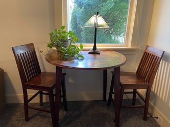 Table, flexible size, with 2 chairs
