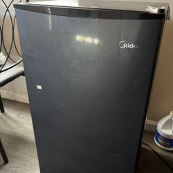 Midea mini fridge