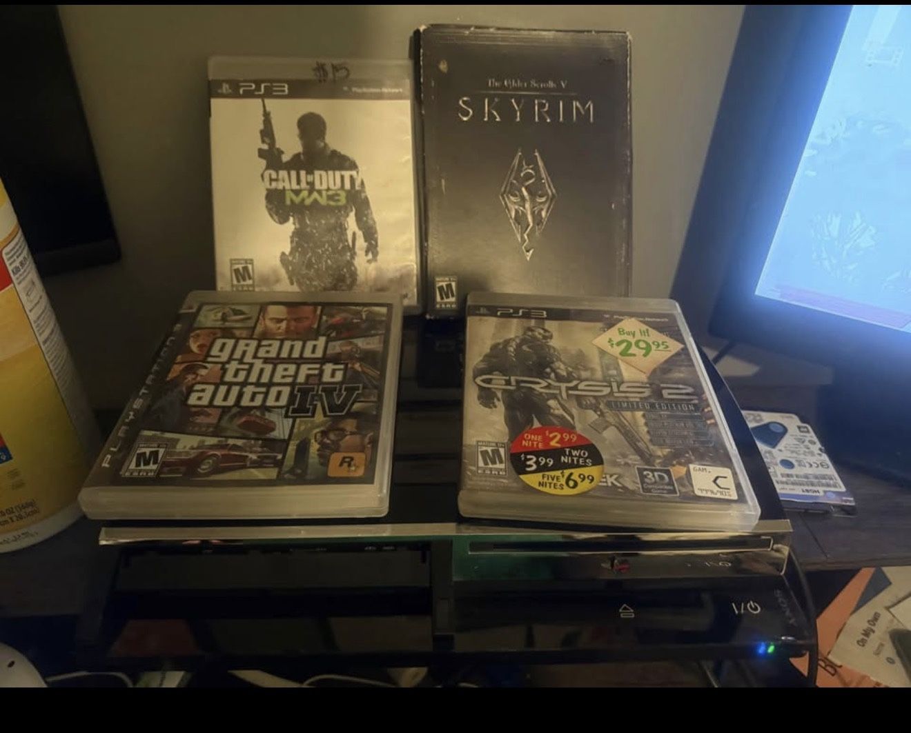 Sony PlayStation 3 PS3 60GB CECHE01 Backwards Compatible—4 games, controller