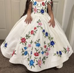 Beautiful floral formal dress – size 4
