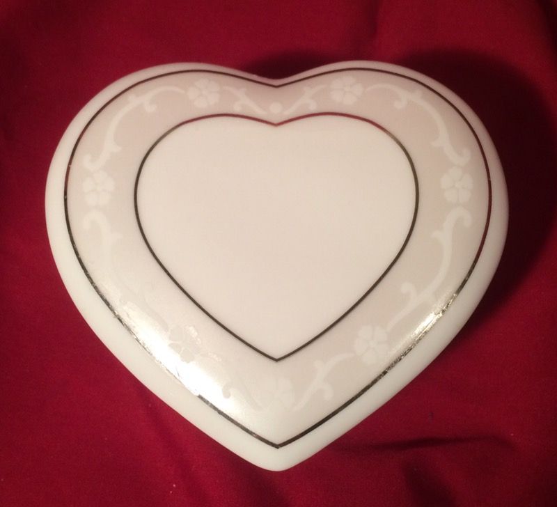 Vintage Wedgwood "Icing" Heart Trinket Box - Bone China